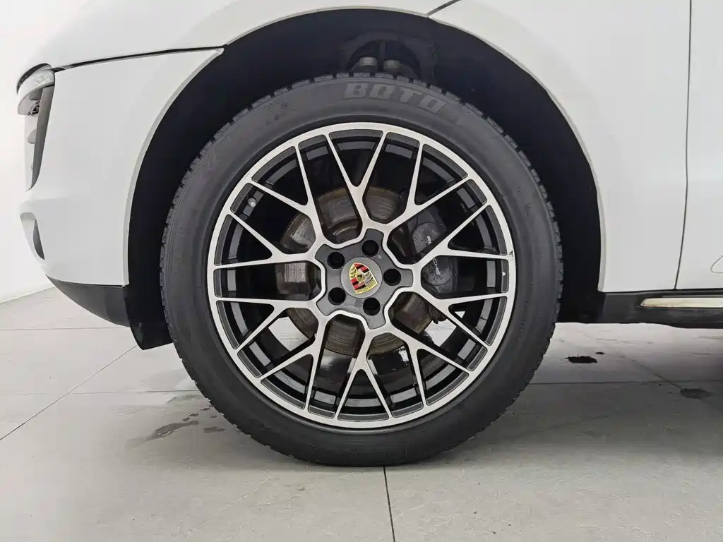 Porsche Macan 2015 — фото 17