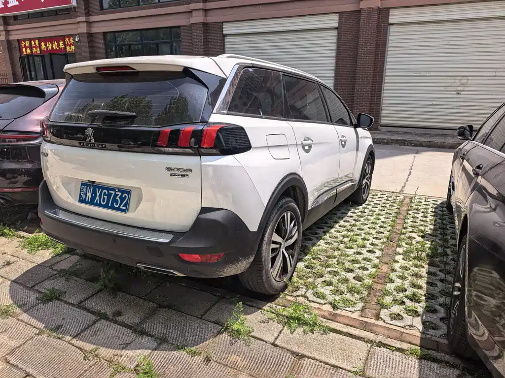 Peugeot 5008 2022 — фото 12