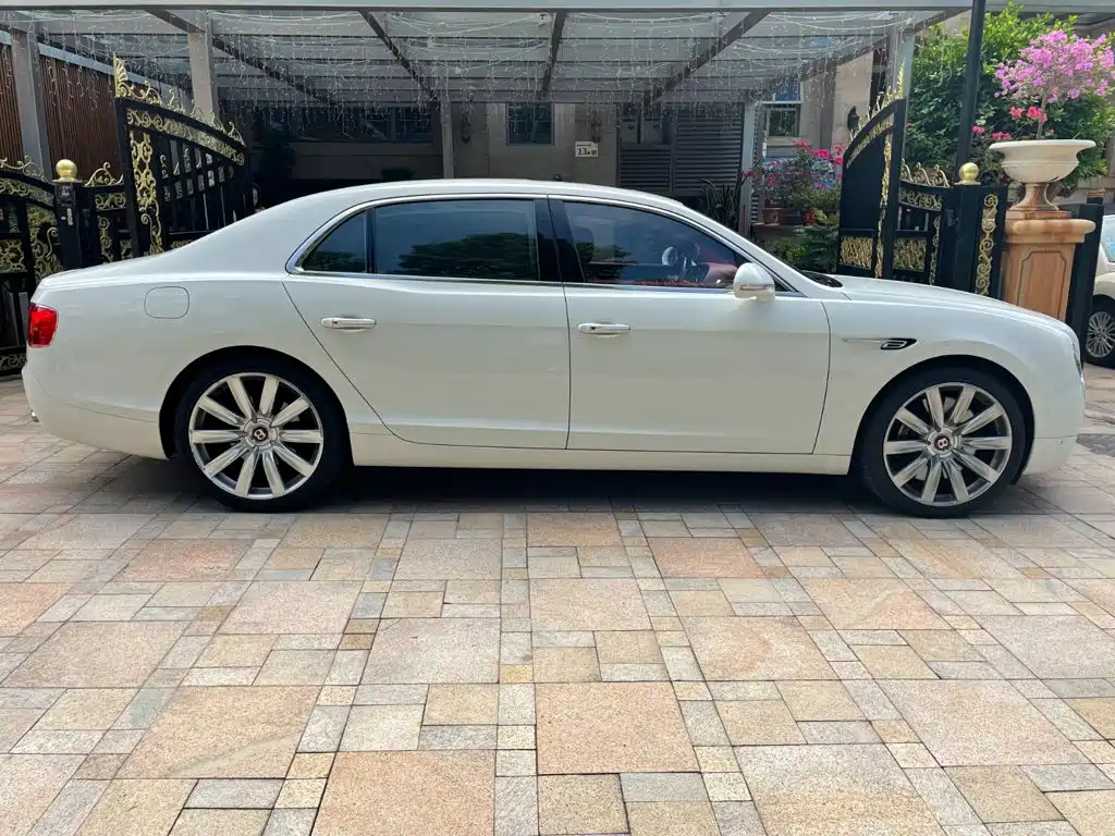 Bentley Flying Spur 2018 — фото 3