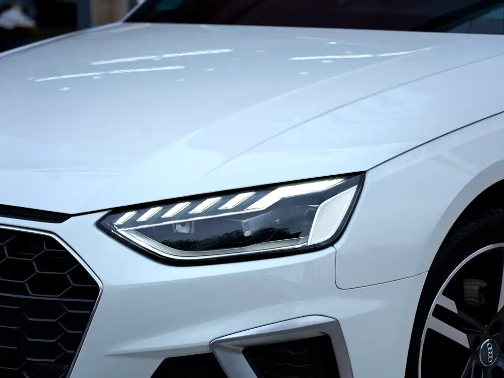 Audi A4L 2022 — фото 3