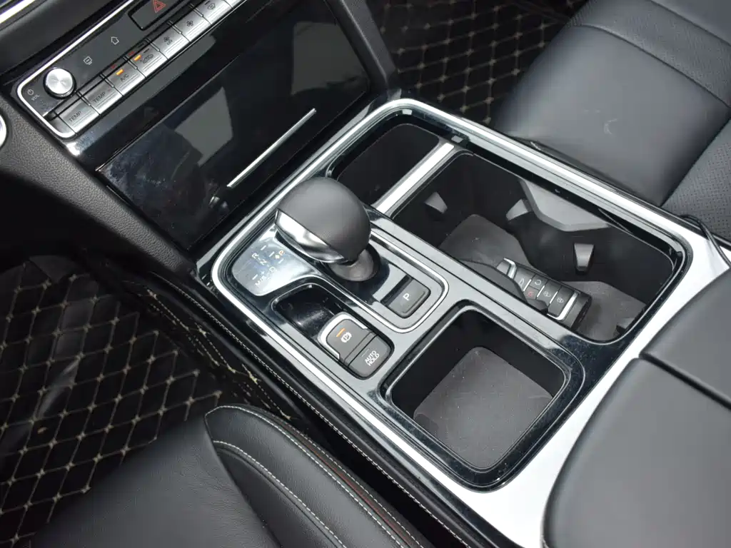 GAC Motor Trumpchi GS8 2020 — фото 18