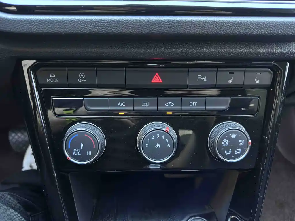 Volkswagen T-Roc 2023 — фото 15