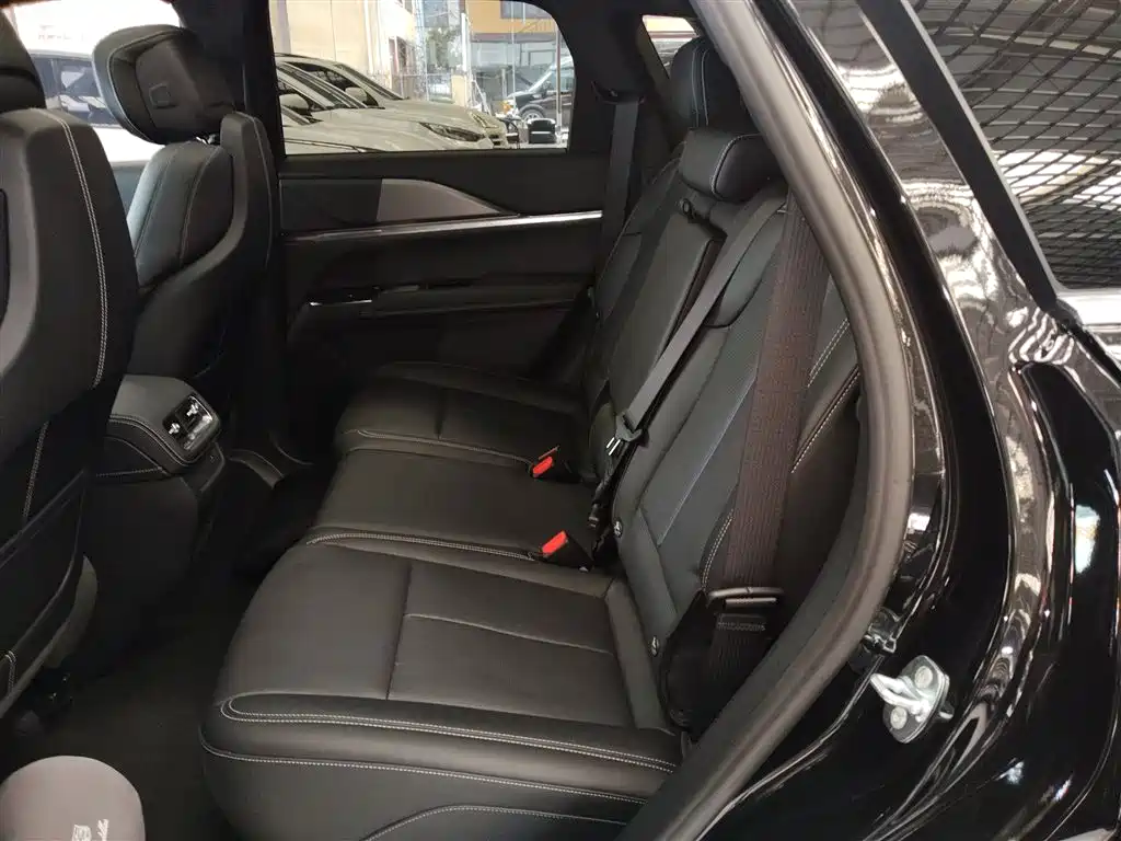 Cadillac XT5 2025 — фото 13