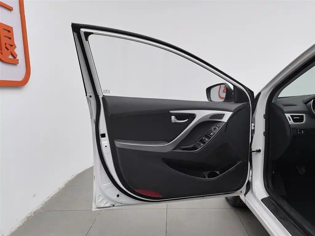 Hyundai Elantra Langdong 2017 — фото 8