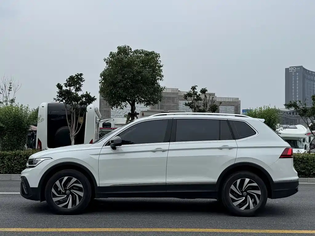Volkswagen Tiguan L 2025 — фото 4