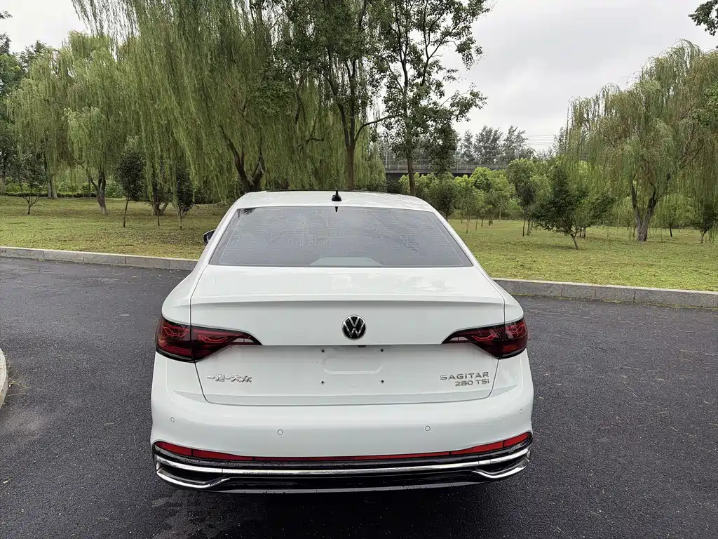 Volkswagen Sagitar 2022