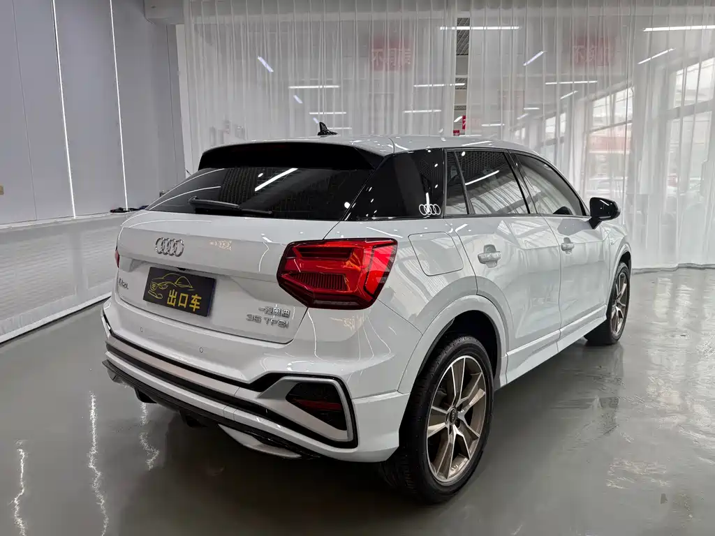 Audi Q2L 2023