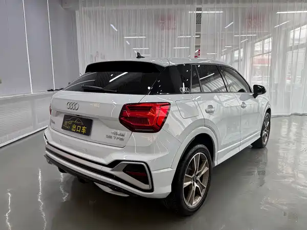 Audi Q2L 2023