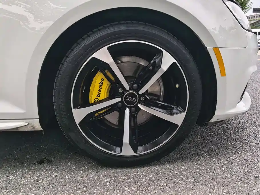 Audi A4L 2018