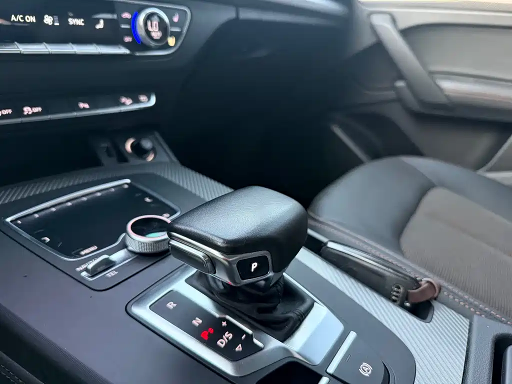 Audi Q5L 2019 — фото 18