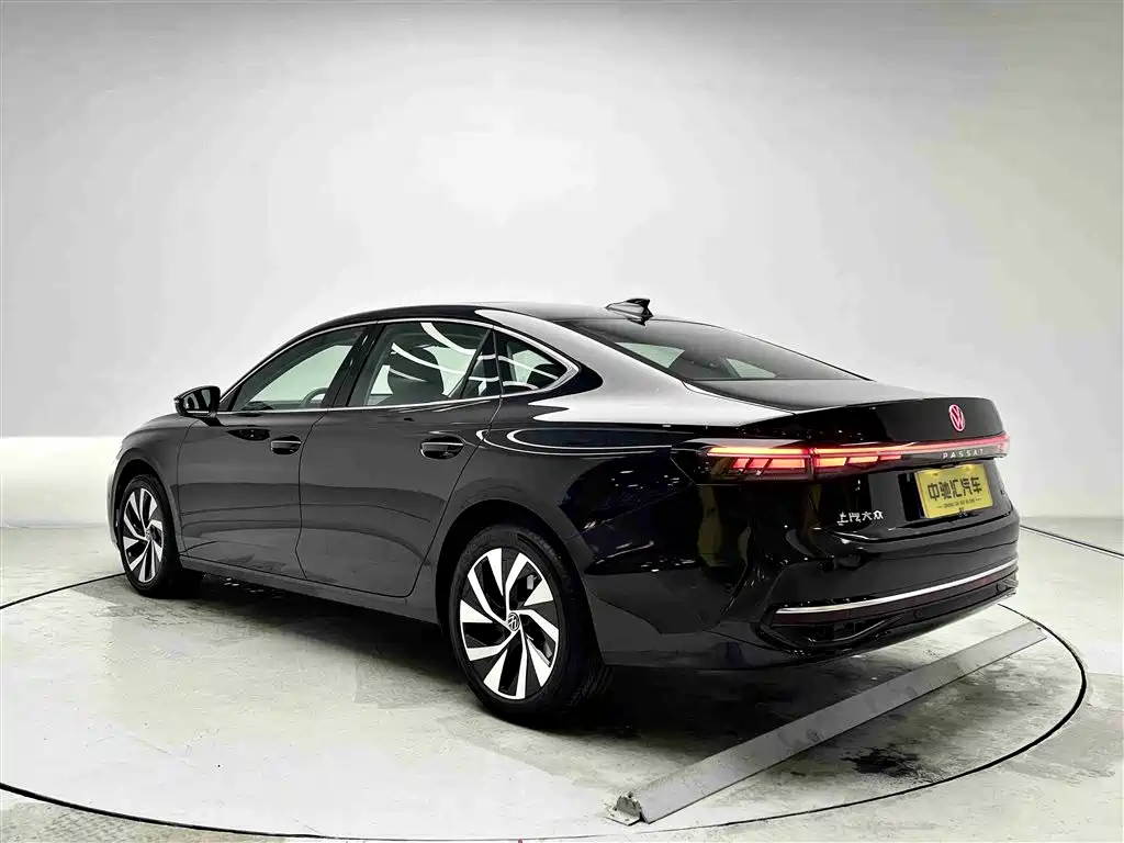 Volkswagen Passat 2025 — фото 20