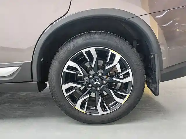 Mitsubishi Outlander 2020 — фото 15