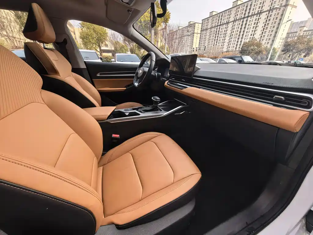 Geely Emgrand 2024