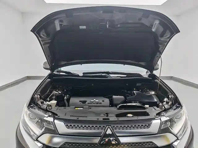 Mitsubishi Outlander 2020 — фото 14