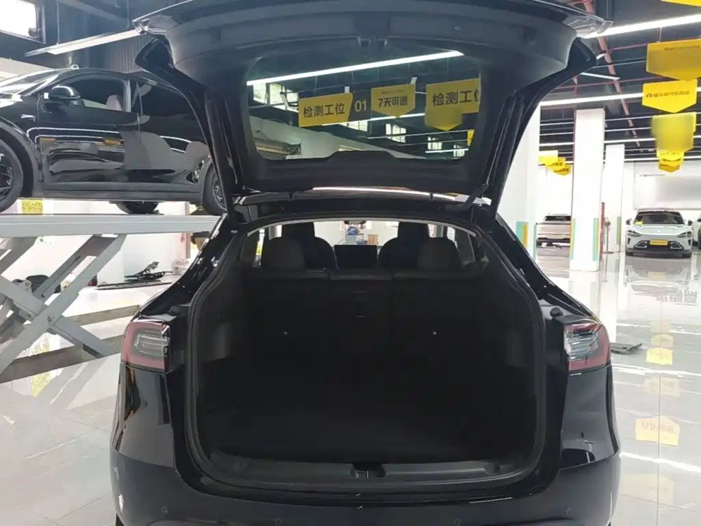 Tesla Model Y 2023 — фото 15