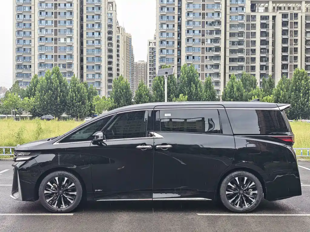 Toyota Vellfire 2024 — фото 2