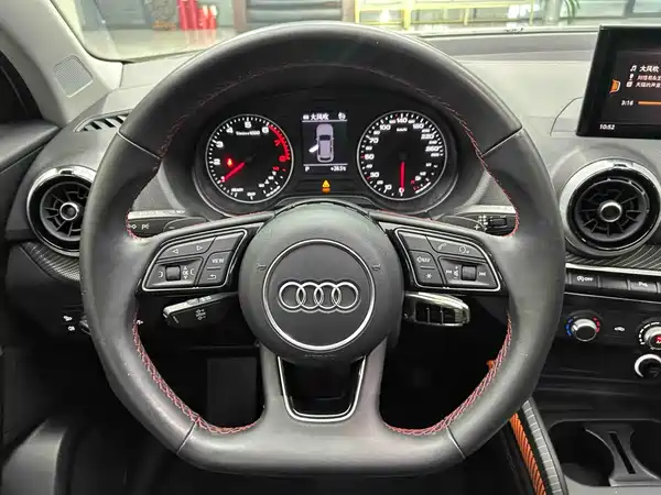 Audi Q2L 2022
