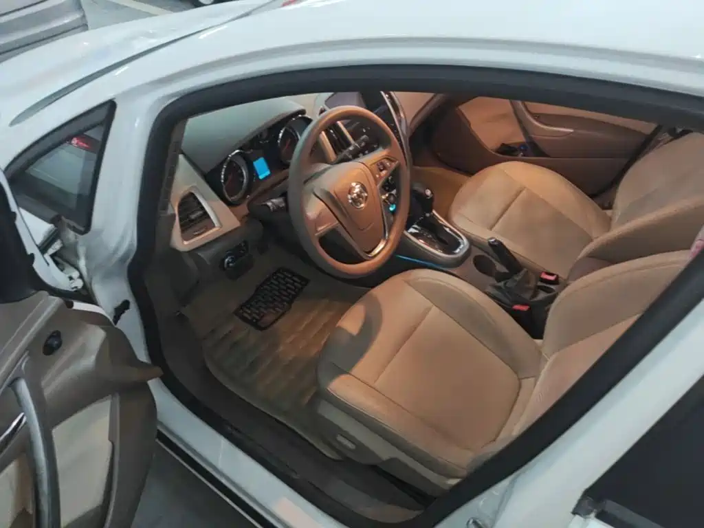 Buick Excelle 2014 — фото 16