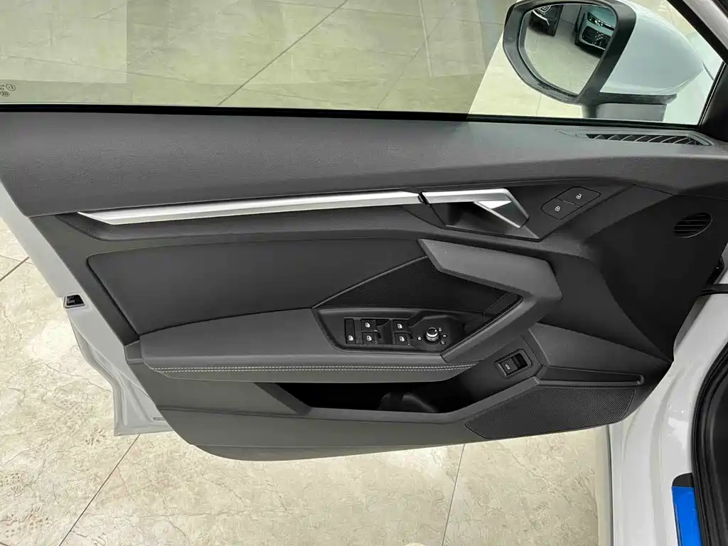 Audi A3 2023 — фото 10