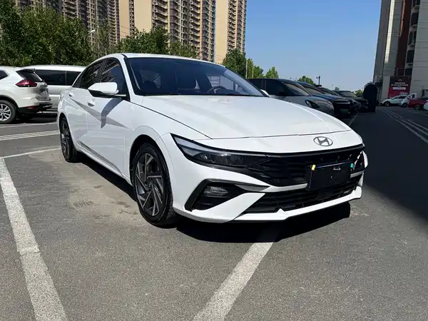 Hyundai Elantra 2023