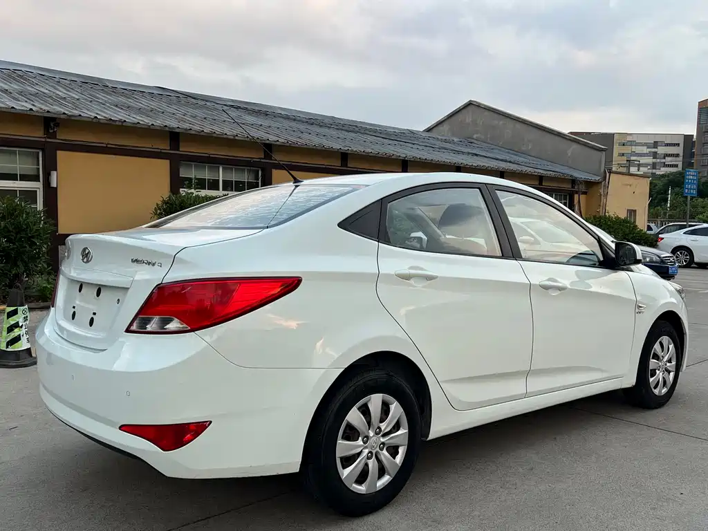Hyundai Verna 2016 — фото 9
