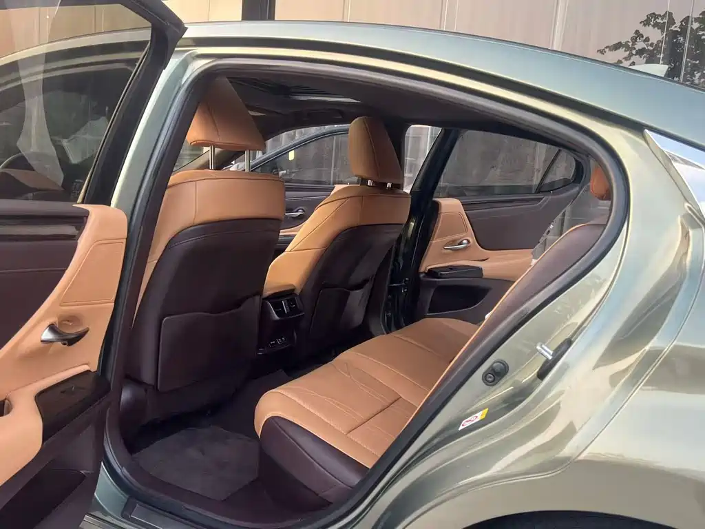 Lexus ES 2018