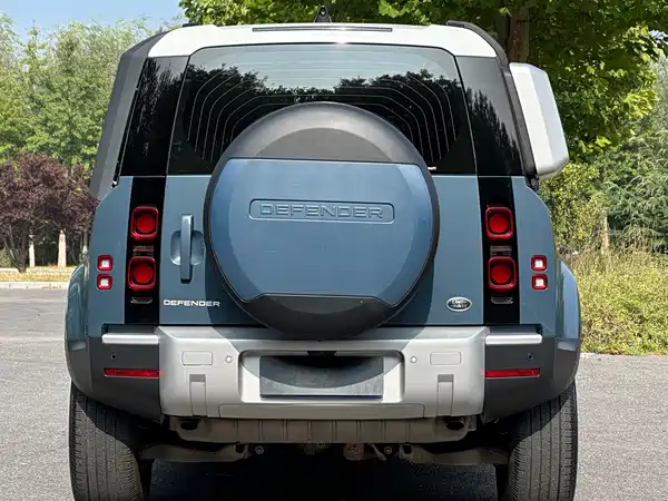 Land Rover Defender 2020