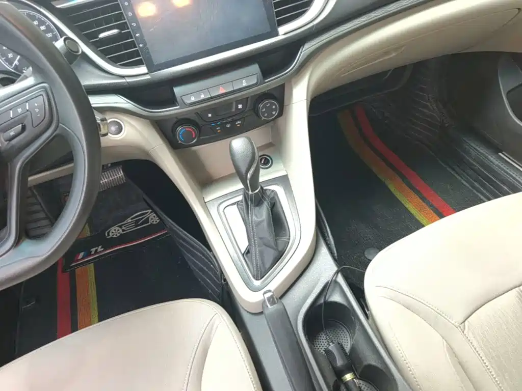 Buick Excelle 2017 — фото 14