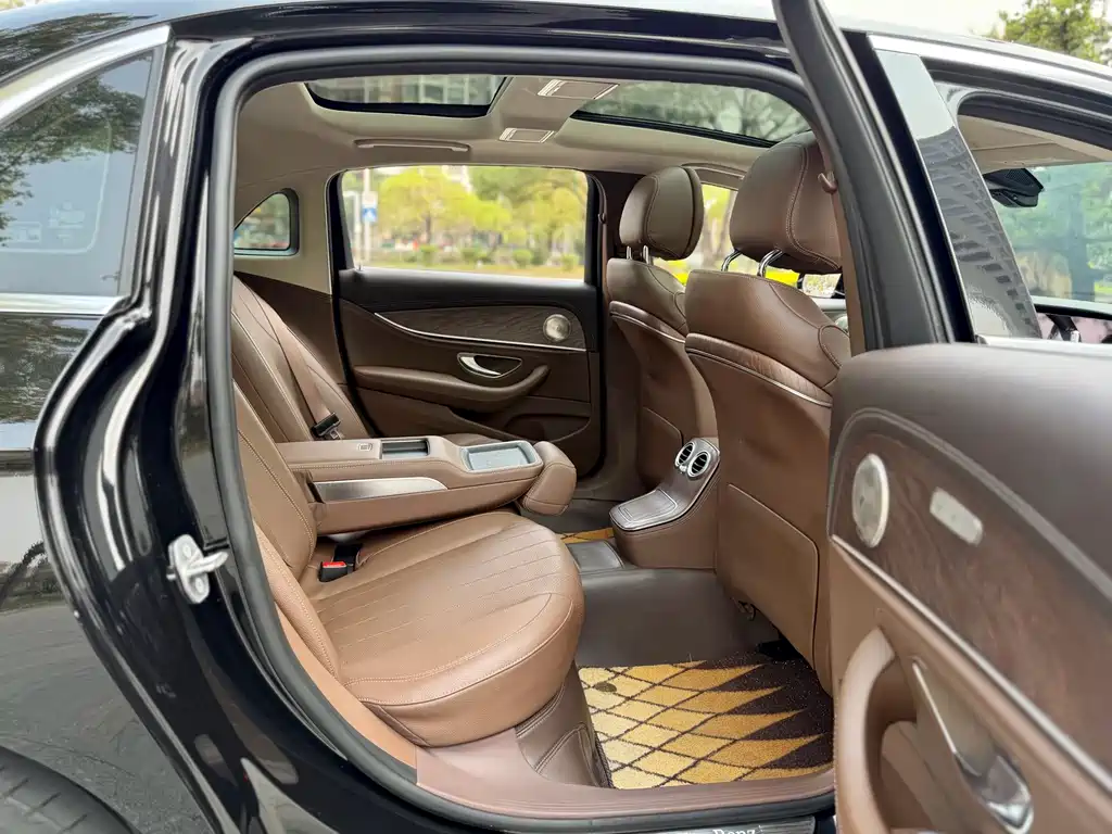 Mercedes-Benz E-Class 2022 — фото 19