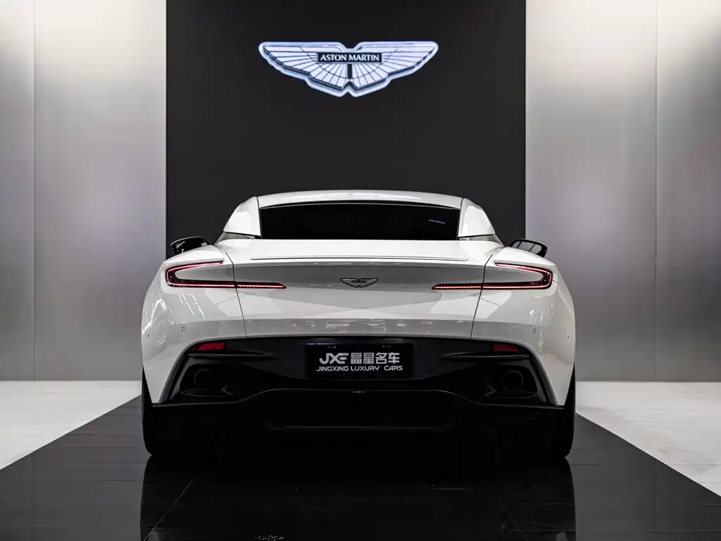 Aston Martin DB11 2018 — фото 14