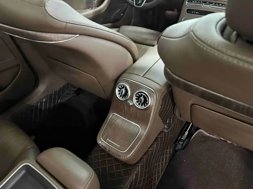 Mercedes-Benz E-Class 2022 — фото 12