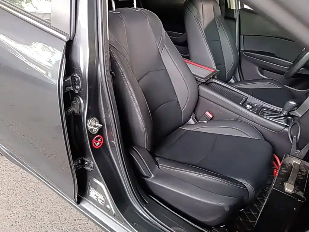 Mazda 3 Axela 2019 — фото 25
