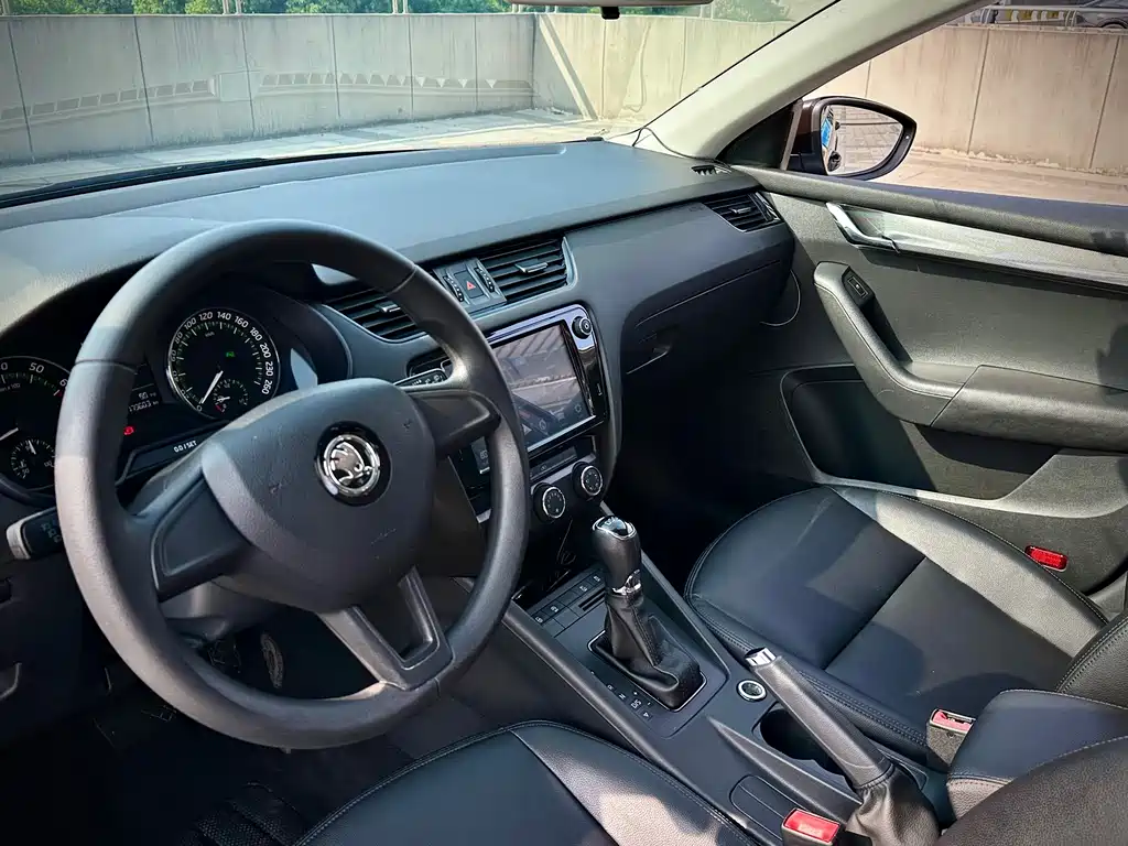 Skoda Octavia 2018 — фото 13