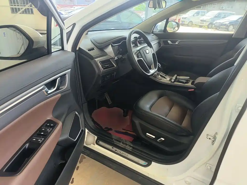Geely Emgrand GS 2018 — фото 16