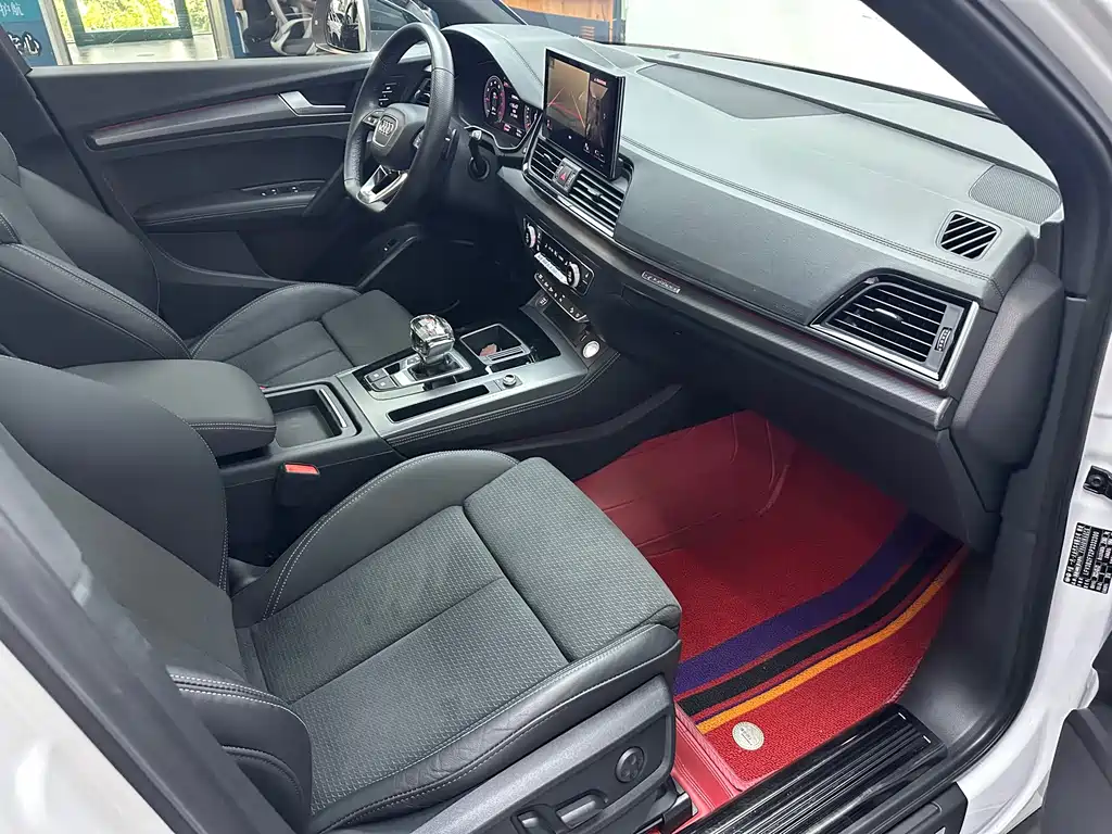 Audi Q5L Sportback 2023 — фото 9