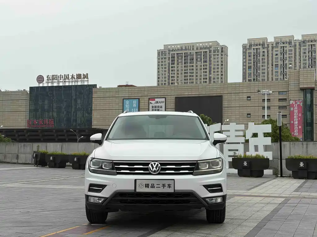 Volkswagen Tiguan L 2017 — фото 2