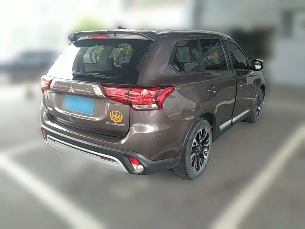 Mitsubishi Outlander 2020 — фото 12