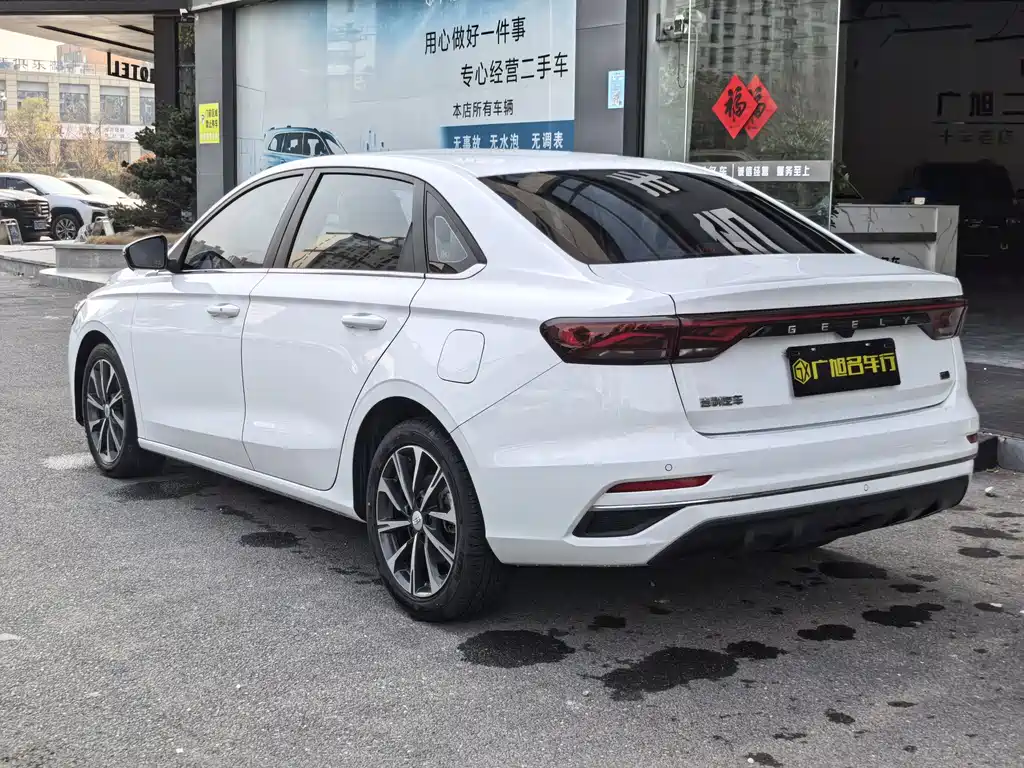 Geely Emgrand 2024