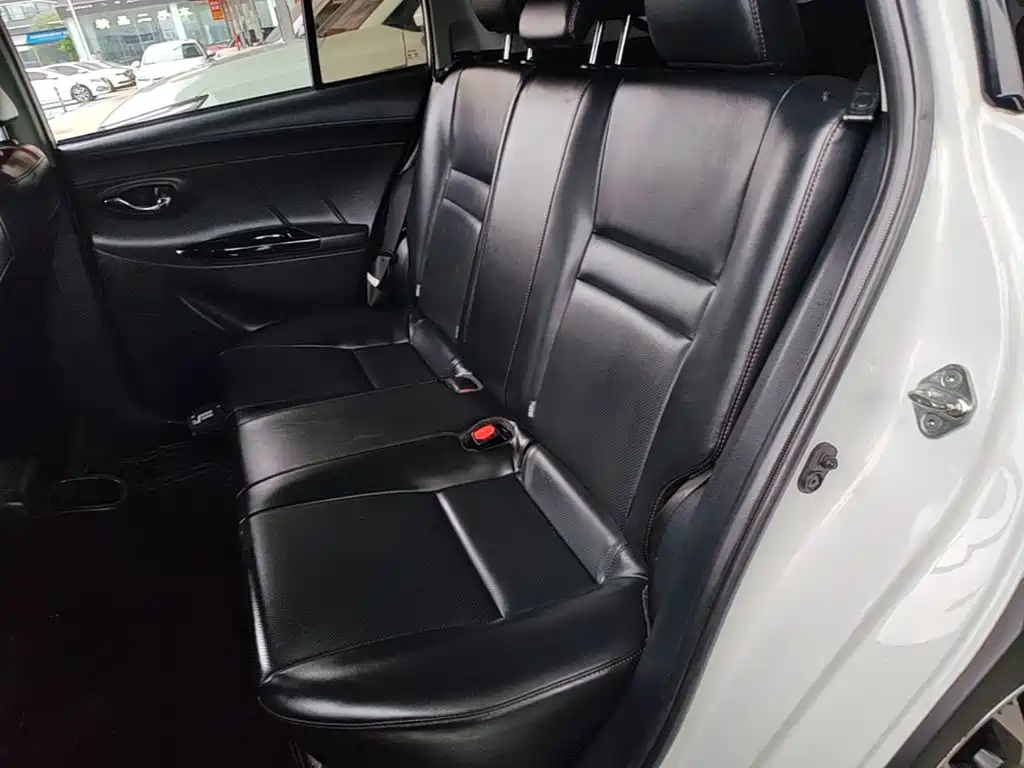 Toyota Yaris L 2020 — фото 13