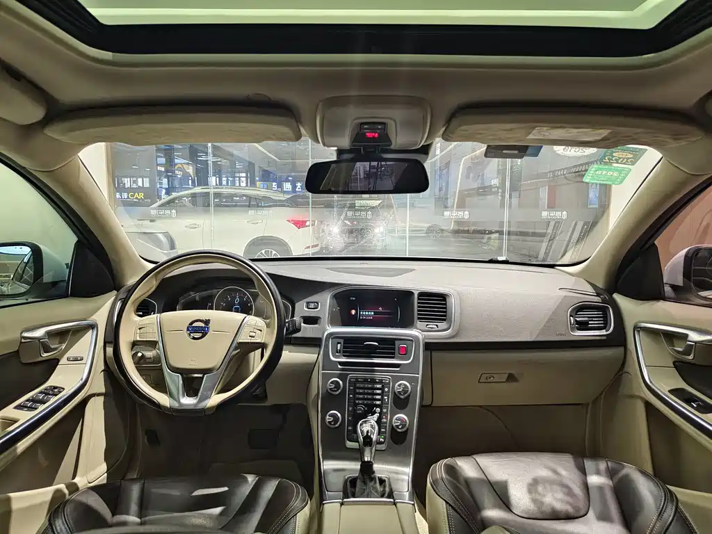 Volvo S60 2016 — фото 13