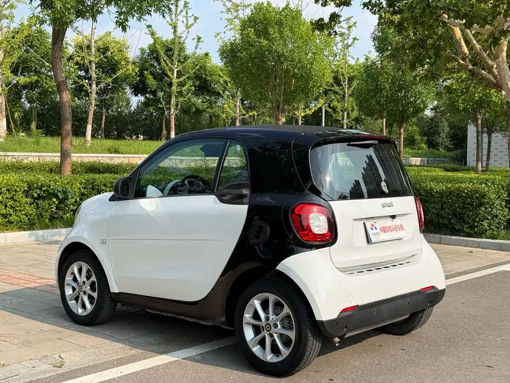smart Fortwo 2017 — фото 18