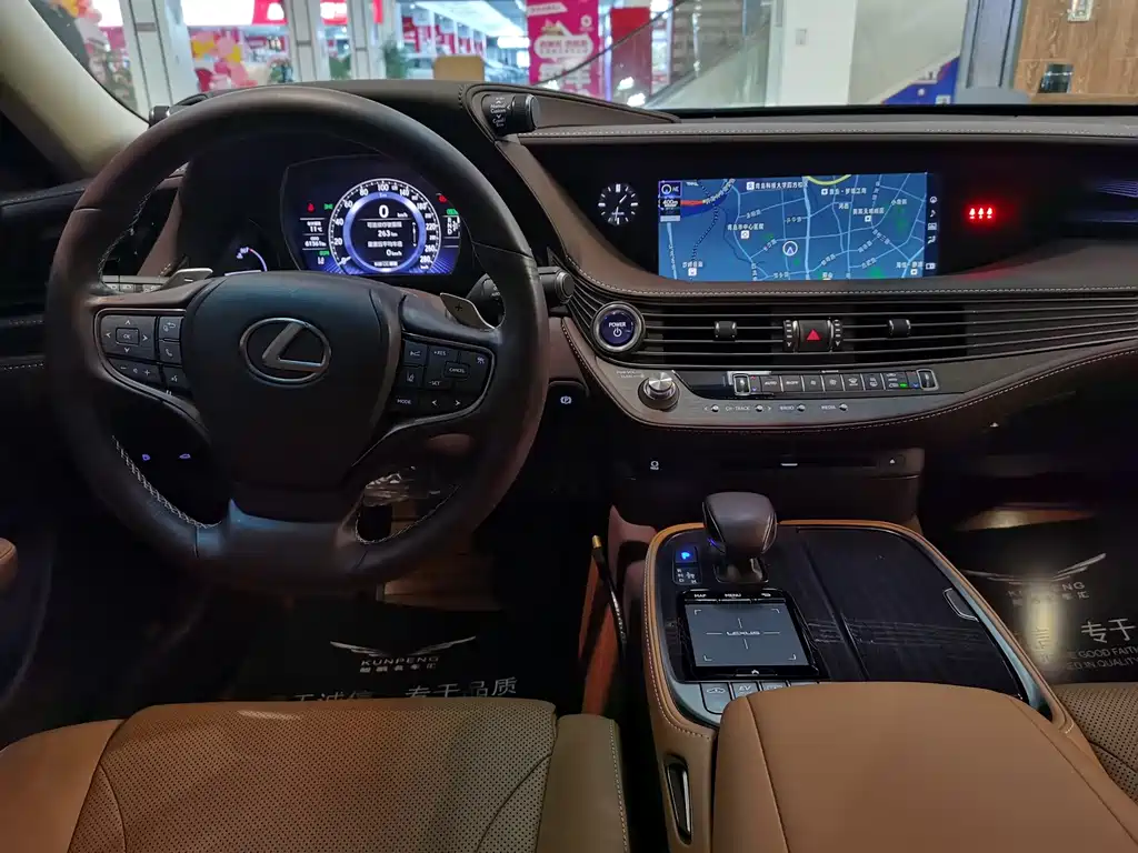 Lexus LS 2020 — фото 10
