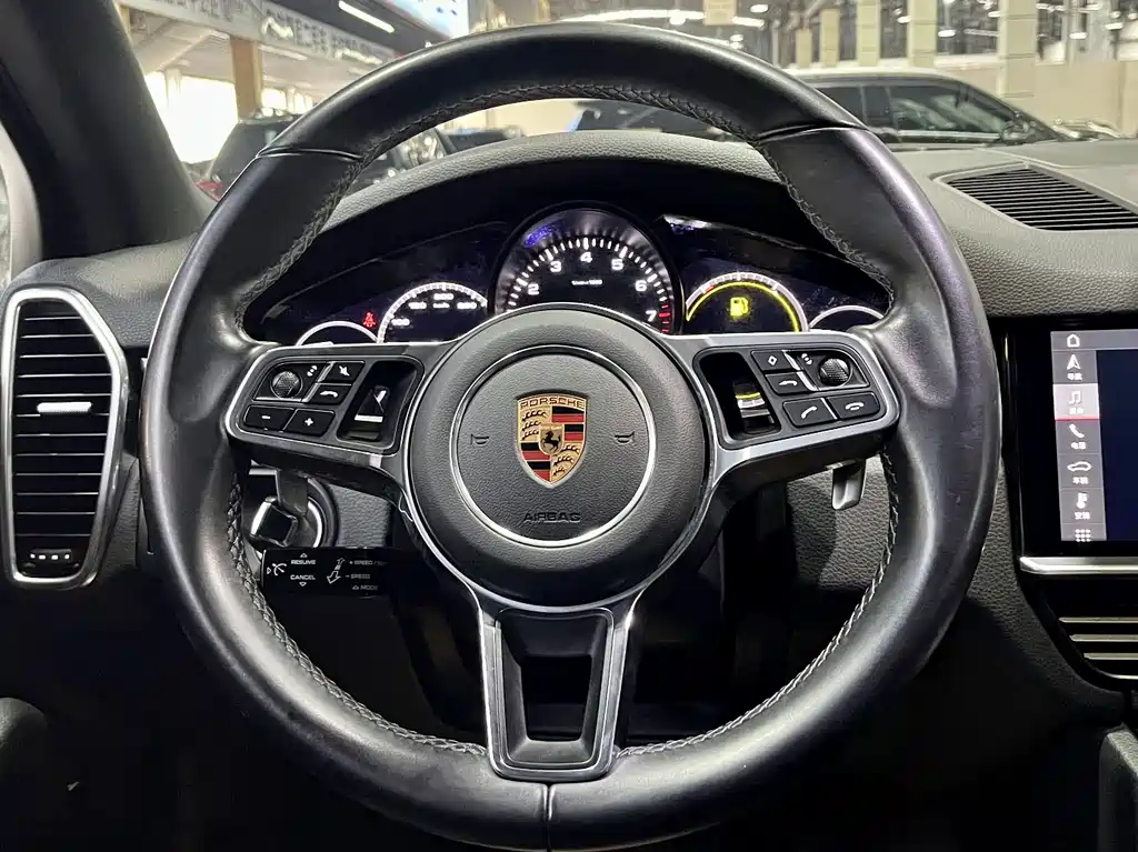 Porsche Cayenne 2018 — фото 12