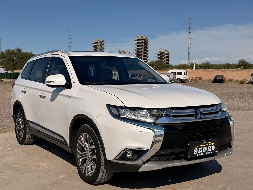 Mitsubishi Outlander 2016 — фото 3