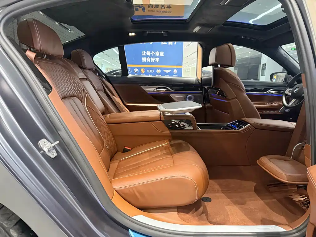 BMW 7 Series 2017 — фото 17