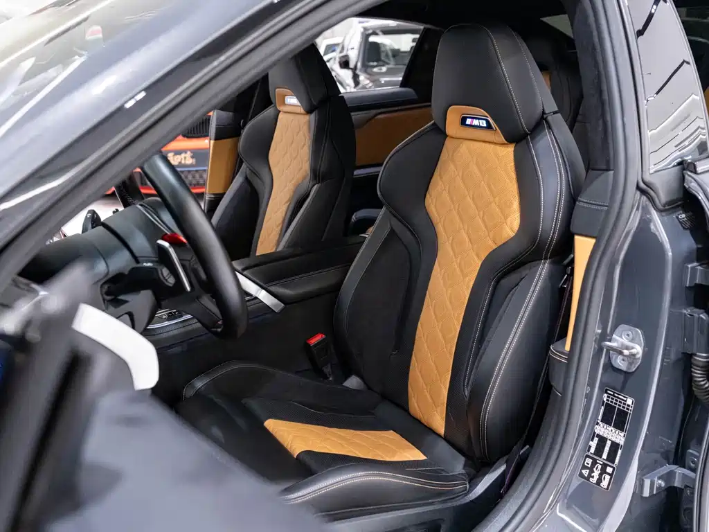 BMW M8 2022 — фото 12