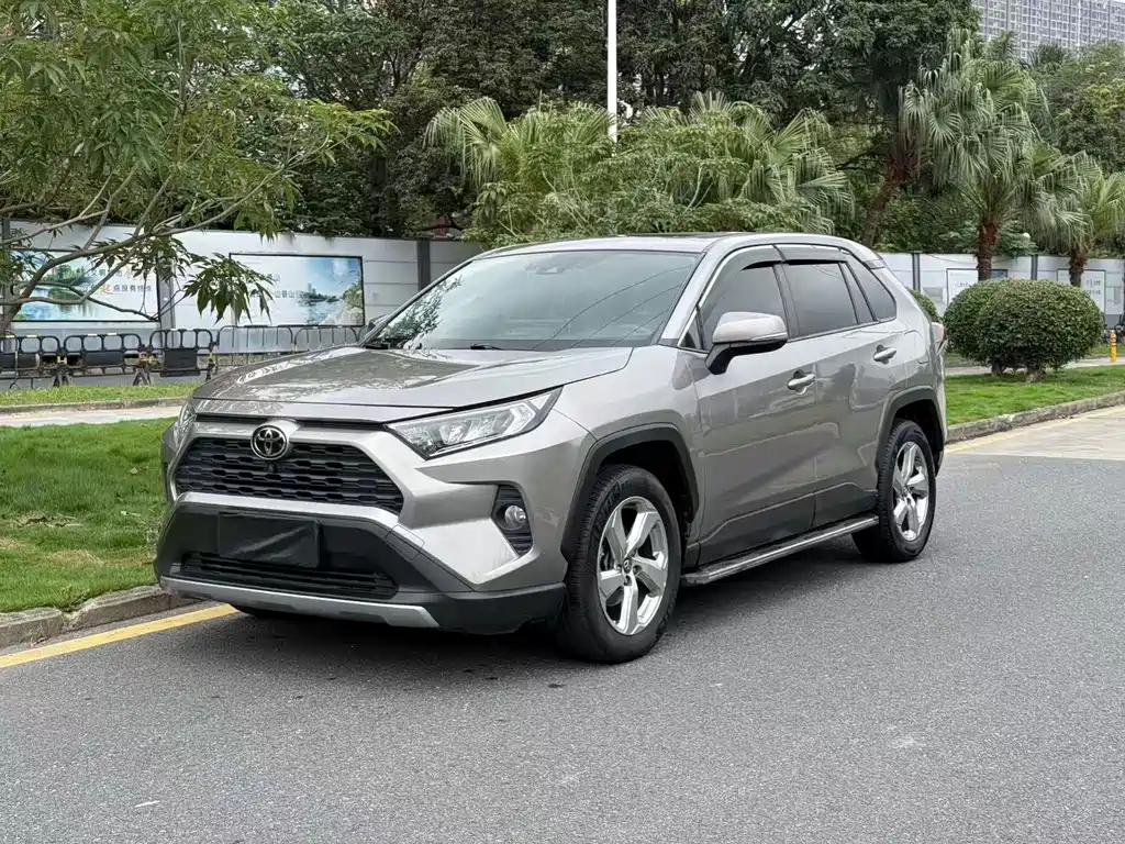 Toyota RAV4 2020 — фото 1