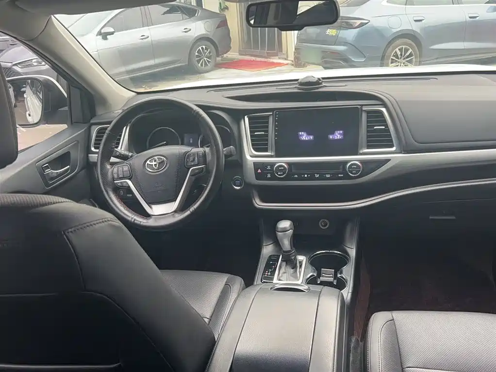 Toyota Highlander 2017 — фото 19