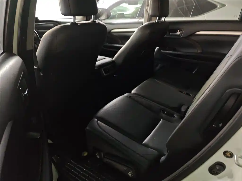 Toyota Highlander 2017 — фото 13