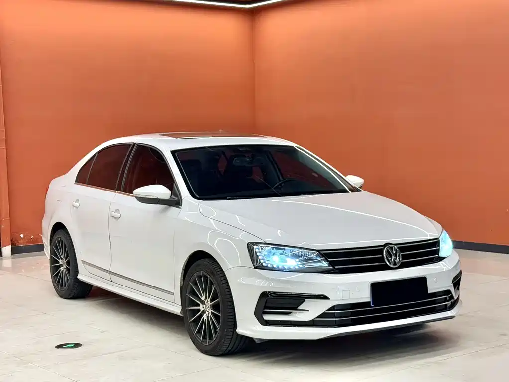Volkswagen Sagitar 2018